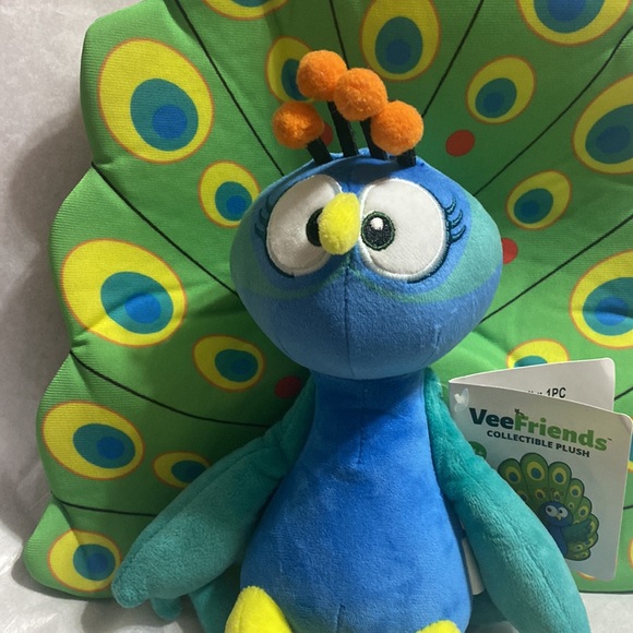 Vee Friends Collectible Plush - Picture 2 of 6